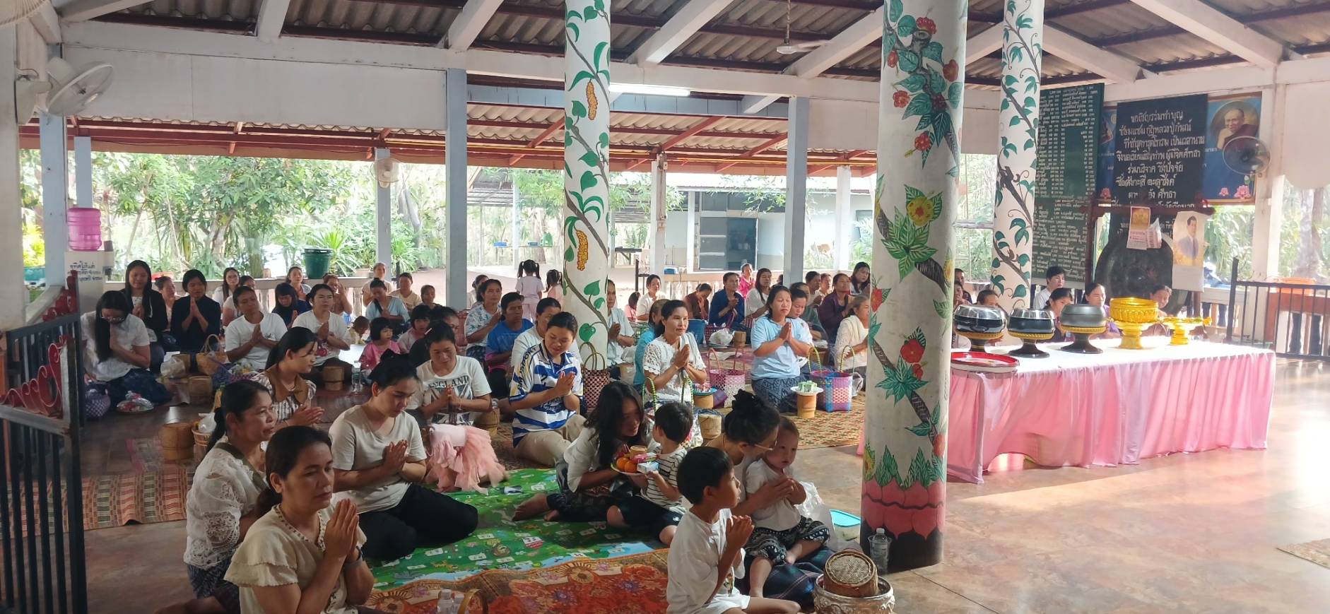 นายโอภาส วงศ์ศรีชา ผู้ใหญ่บ้านหมู่ 9 บ.หนองผือน้อยต.นาโพธิ์ อ.กุสุมาลย์  ทำบุญตักบาตร เนื่องในวันมาฆบูชา ประจำปีพุทธศักราช 2569 วัดสามัคคีเทวนาราม บ้านหนองผือน้อย