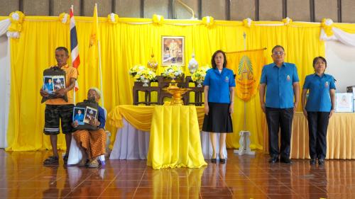 พช.กุสุมาลย์ เข้าร่วมพิธีมอบสิ่งของพระราชทาน แก่ครอบครัวผู้ประสบอัคคีภัย จำนวน 2 ราย ในพื้นที่ตำบลนาเพียง อำเภอกุสุมาลย์ จังหวัดสกลนคร