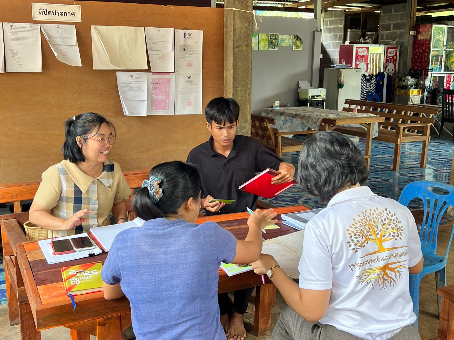 สำนักงานพัฒนาชุมชนอำเภอกุสุมาลย์: ลงพื้นที่ติดตามการดำเนินงานโครงการแก้ไขปัญหาความยากจน (กข.คจ.) บ้านศรีคงคำ ม.5 ตำบลนาเพียง อำเภอกุสุมาลย์