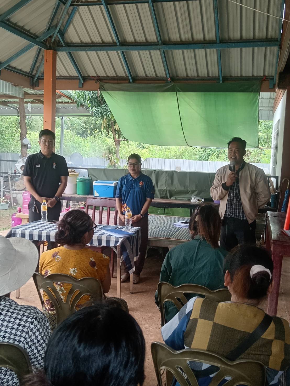 สำนักงานพัฒนาชุมชนอำเภอกุสุมาลย์ : ดำเนินกิจกรรมการประชุมคณะกรรมการกองทุนแม่ของแผ่นดินและให้ความรู้ด้านยาเสพติดแก่สมาชิกกองทุนแม่ของแผ่นดิน
