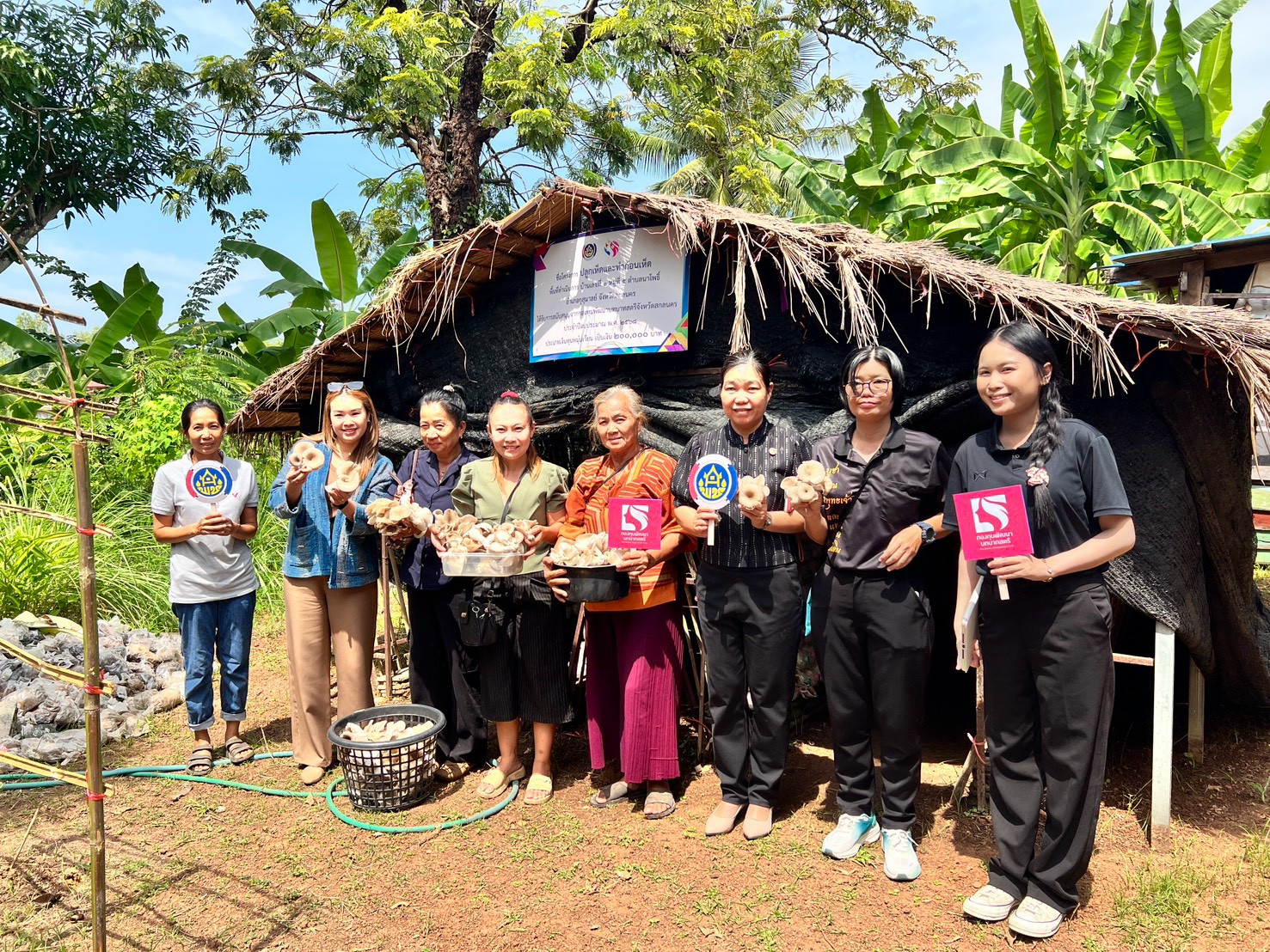 สำนักงานพัฒนาชุมชนอำเภอกุสุมาลย์ : ร่วมติดตามการสร้างอาชีพสมาชิกกองทุนพัฒนาบทบาทสตรี